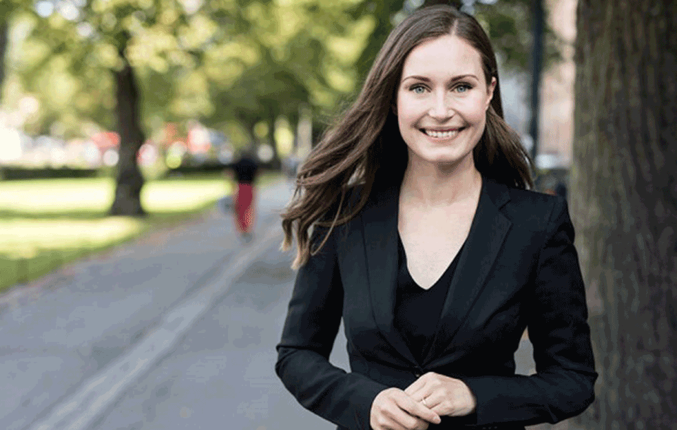 BRAVO PREMIJERKA: Pred<span style='color:red;'><b>sednica vlade</b></span> Finske pokazala dekolte! (FOTO)