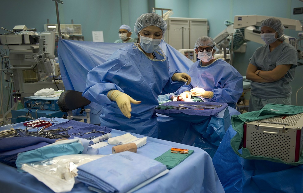 NEVEROVATAN PODVIG LEKARA KLINIČKOG CENTRA: Stefanu (19) operisan MOZAK dok je bio <span style='color:red;'><b>BUDAN</b></span>, uskoro će živeti BEZ LEKOVA !