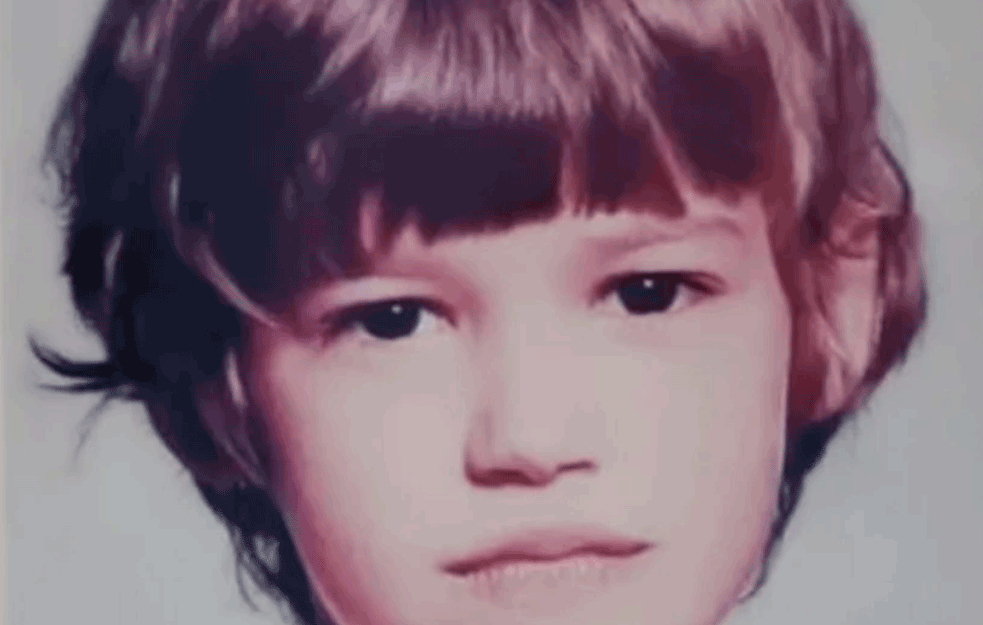 SVI SU POMISLILI DA JE DEČAK, A ZAPRAVO JE JEDNA OD NAJLEPŠIH PEVAČICA: Evo o kome je reč!


