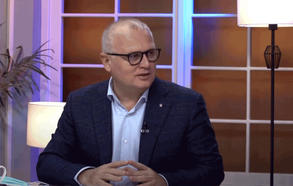 VESIĆ O POČETKU ŠKOLSKE GODINE: Škole treba da RADE NORMALNO, kao i pre korone!