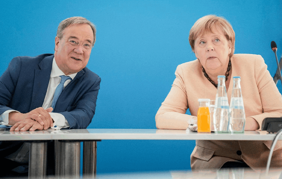 BOJA SAKOA ANGELE MERKEL PORUČUJE SVE! OD TOGA U KAKVOJ KOMBINACIJI će sleteti u Beograd prepoznaćemo poruku posete 