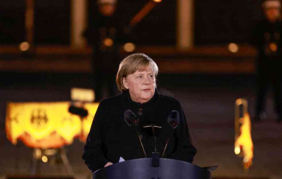 EMOTIVNO VEČE U NEMAČKOJ! ANGELA MERKEL odabrala pesmu pank pevačice za oproštajnu ceremoniju: Gledajte na SVET očima drugih (VIDEO)