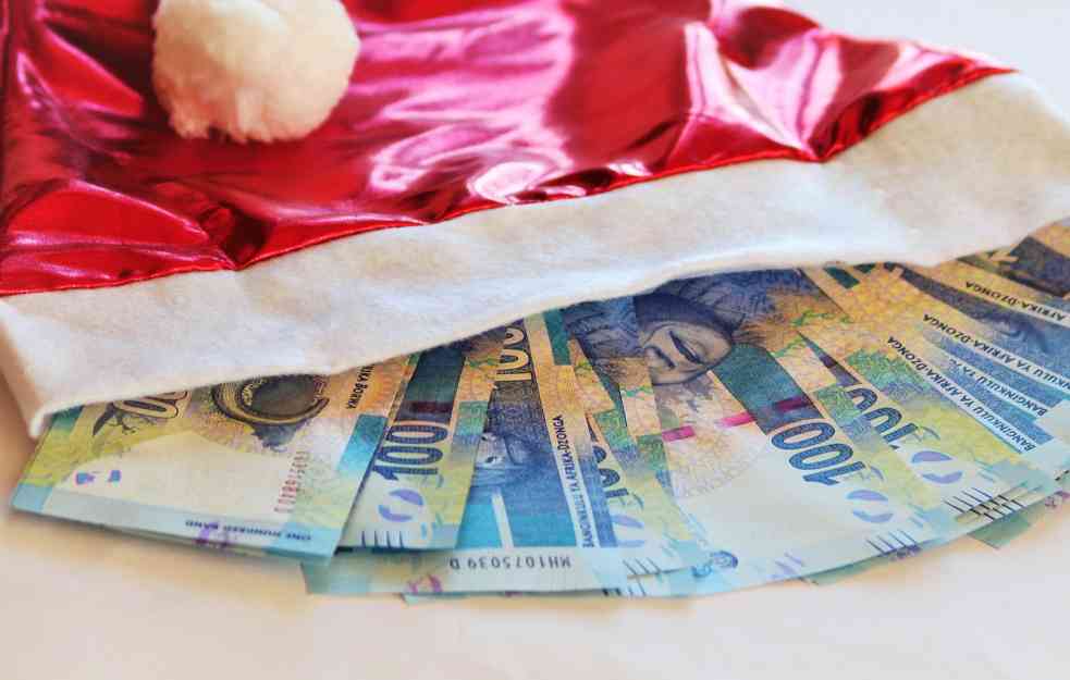 KEŠ JE KEŠ! Ako još uvek mozgate šta za poklon, ekonomisti imaju rešenje
