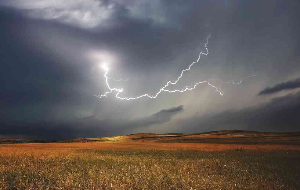 NA SNAZI JE NARANDŽASTI METEOALARM: Padavine tokom noći u Srbiji