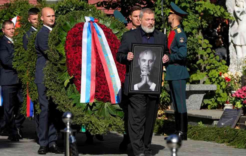 GORBAČOV: Lider koji je zakopao veliku zemlju