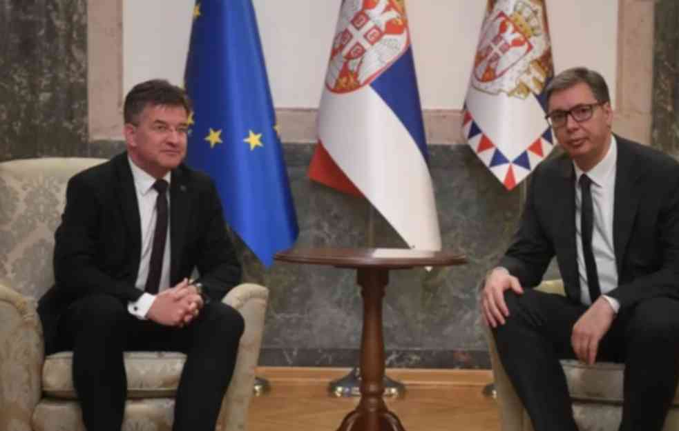 Vučić: S Lajčakom o načinima za smirivanje napetosti na KiM i primeni sporazuma