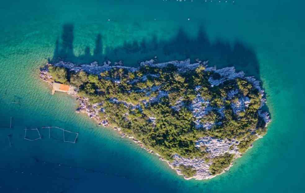 NEVEROVATNO! NA OVOM OSTRVU U HRVATSKOJ ŽIVI SAMO JEDNA OSOBA: Na njemu provela više od 80 godina i nema nameru da ode