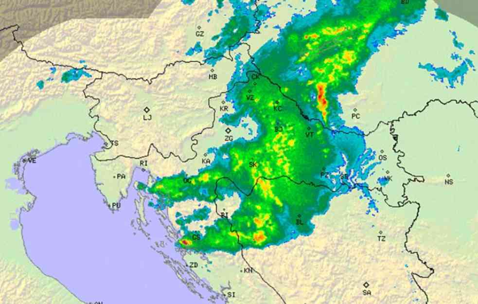 SLIKA STRAŠNOG NEVREMENA U HRVATSKOJ KOJE KREĆE KA SRBIJI - OGROMNO JE! Očekuju se grad i olujni vetar, vreme je OPASNO