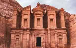 <span style='color:red;'><b>Drevni grad</b></span> i jedno od Sedam svetskih čuda: Petra i danas fascinira turiste iz celog sveta