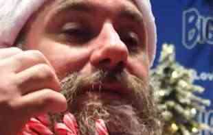 Čovek zalepio 187 lizalica na bradu i postavio novi Ginisov rekorder (VIDEO)