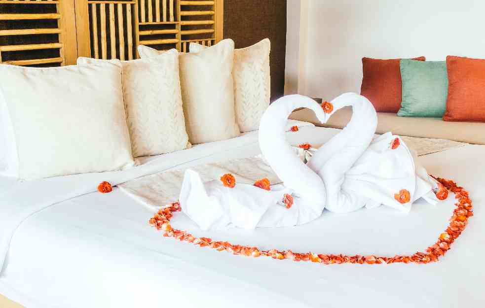 Šta kaže BONTON: Da li treba da sredite HOTELSKU sobu pre nego što je naputite?