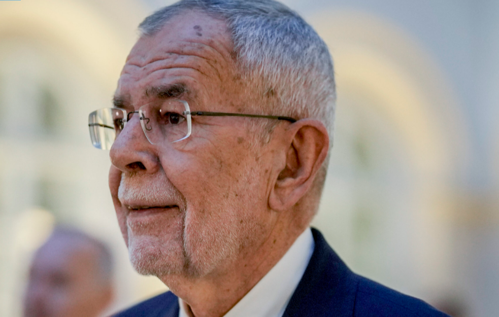 Predsednik Austrije Van der Belen ide na operaciju kičme, menjaće ga kancelar Karl Nehamer