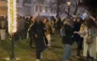 Vučić nije mogao da prođe: Policijska brigada intervenisala ispred Predsedništva zbog <span style='color:red;'><b>studentske blokade</b></span>