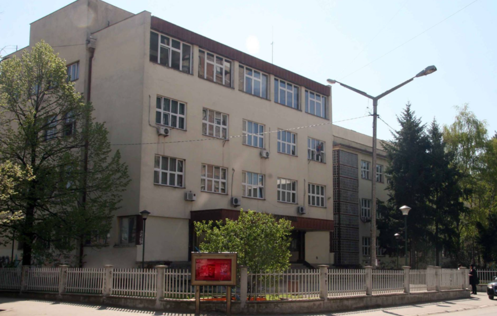 Leskovački gimnazijalci odlučili: Vraćamo se na časove od 30 minuta, pokrećemo peticiju za smenu direktorke