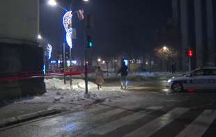 Na dečaka (9) u Banjaluci se sručio sneg sa zgrade Gradske uprave: Hospitalizovan na <span style='color:red;'><b>UKC RS</b></span>