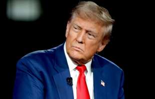 Donald Tramp zahteva smenu svih <span style='color:red;'><b>tužilac</b></span>a iz Bajdenove ere