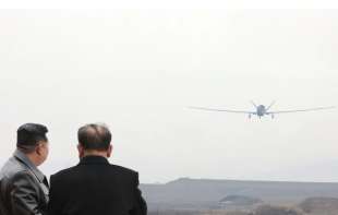 Kim Džong Un nadgledao testiranje dronova-kamikaza sa veštačkom inteligencijom