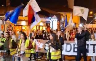 Veličanstven doček: Studenti stigli u Novi Pazar, na poklon doneli <span style='color:red;'><b>golub</b></span>a mira (VIDEO)