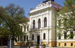 Direktor Jovine <span style='color:red;'><b>gimnazije</b></span> u Novom Sadu zaključao školu: Profesori na razgovoru s gradonačelnikom Žarkom Mićinom