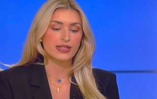 Iz čista mira se srušila: Analitičarka se onesvestila u programu <span style='color:red;'><b>uživo</b></span> pred očima cele Amerike (VIDEO)