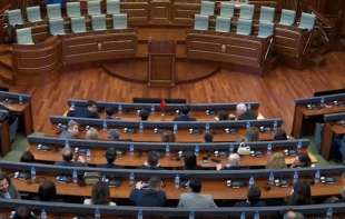 Lažna država tone u haos: Konstitutivna <span style='color:red;'><b>sednica</b></span> skupštine u Prištini prekinuta petnaesti put