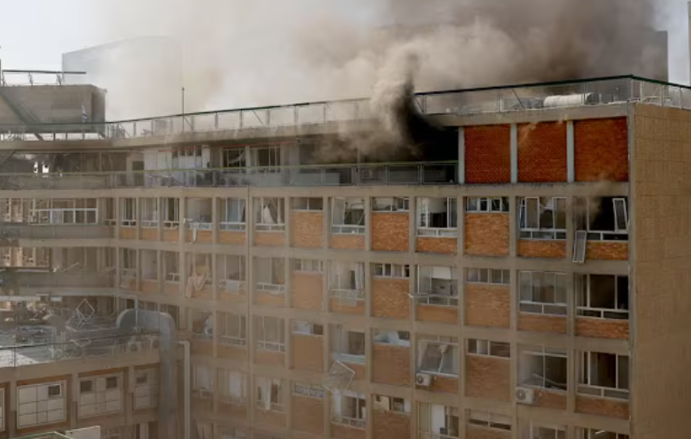 Iran napao izraelske vojne ciljeve, pogođena i bolnica u Berševi: Najmanje 25 povređenih