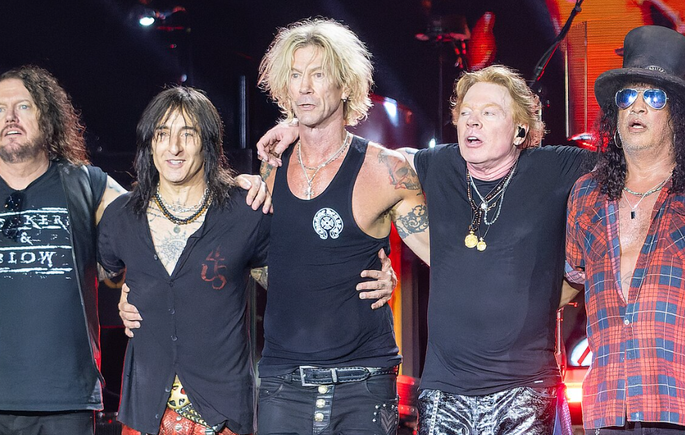 Koncert Guns N’ Roses: Više od 50.000 fanova na Ušću iščekuje novembarsku kišu