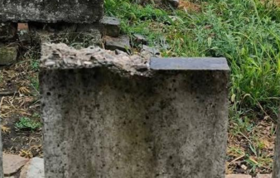 Vandalizam na katoličkom groblju u Vojvodini: Oštećena ograda, lokalna vlast oštro osudila incident  