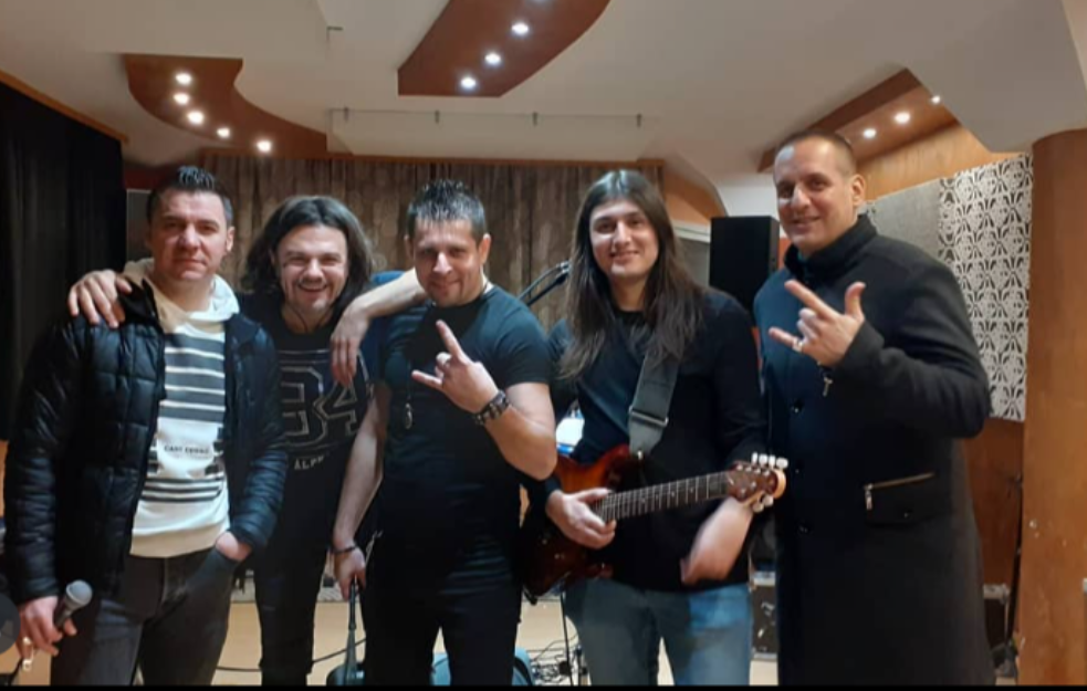 Amadeus bend doživeo saobraćajnu nezgodu: Prevrnuo se kombi poznatih muzičara