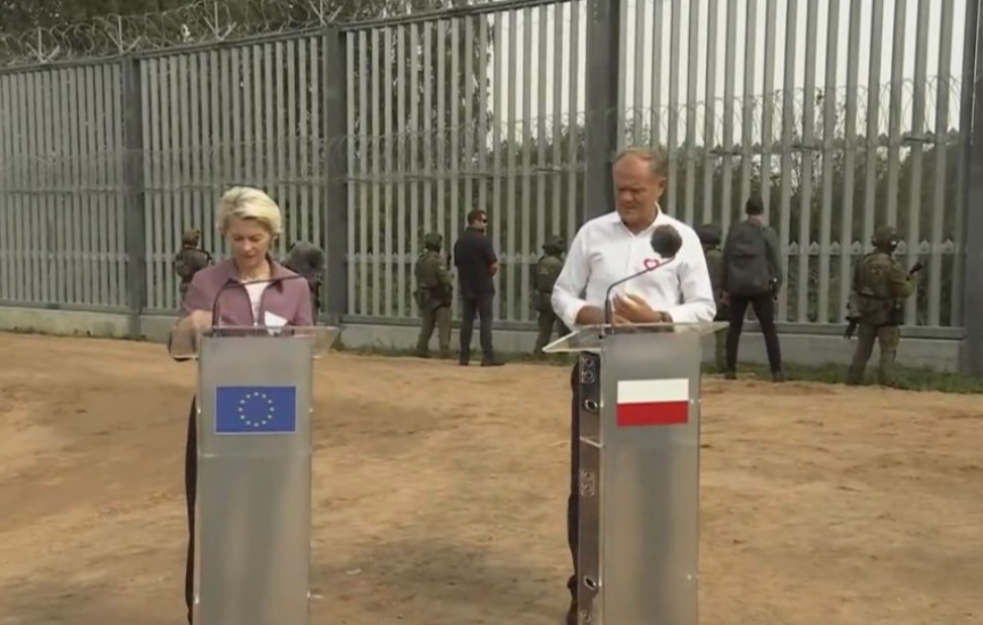 Provokacija! Prst u oko Lukašenku! Donald Tusk i Ursula Fon der Lajen na poljsko-beloruskoj granici (VIDEO)