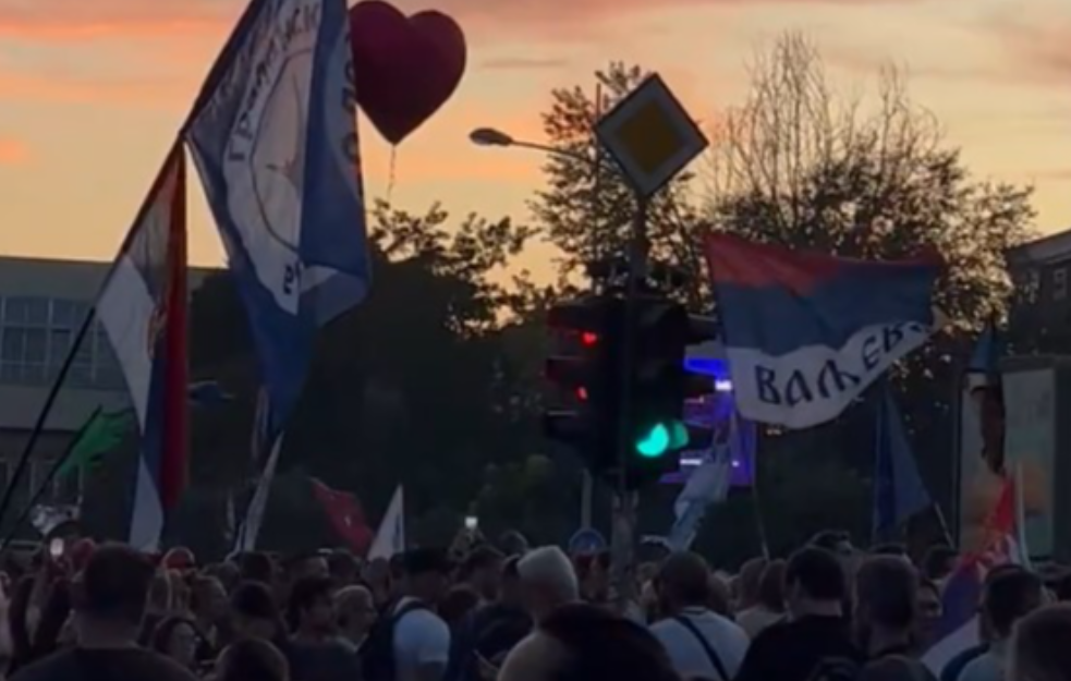 Protest „Srbijo, da li se čujemo“: Okupljanja u više gradova, Novi Sad poručuje - raspiši izbore! (VIDEO)