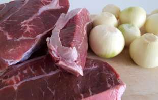 PKS: Usporeno izdavanje dozvola za uvoz mesa ugrožava proizvodnju