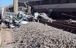 Broj žrtava u železničkoj nesreći u Španiji porastao na 40, proglašena trodnevna žalost