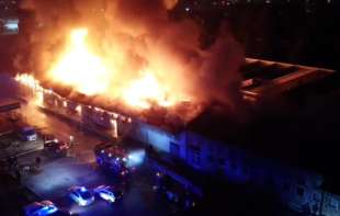 Veliki požar u Novom Pazaru: Vatra zahvatila više objekata, objavljen prvi snimak