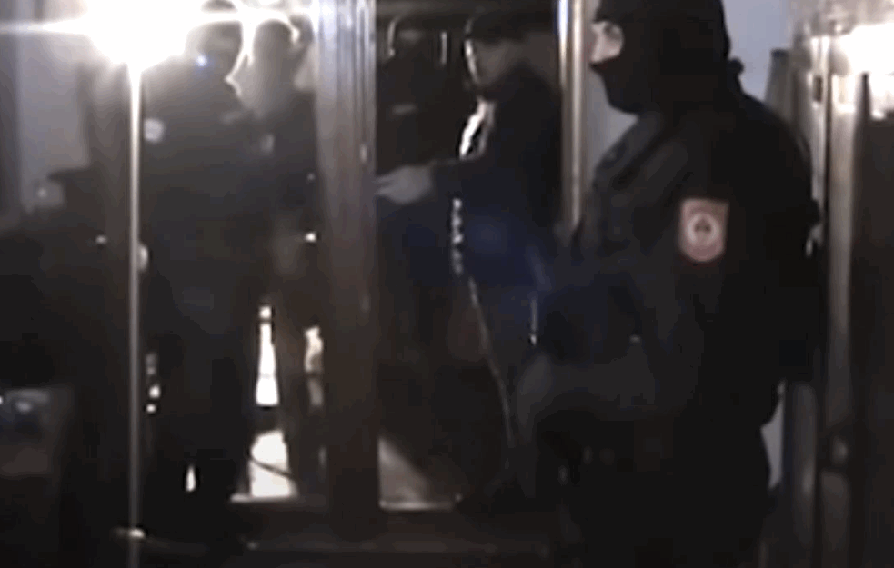 DILERI UHAPŠENI U POLICIJSKOJ AKCIJI 'KRISTAL' <span style='color:red;'><b>PRIZNALI KRIVICU</b></span>: Jedna od uhapšenih bila je Tijana Ajfon