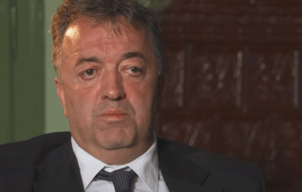 JUTKA IZNENADIO PRISUSTVOM: Jeličić se pojavio na suđenju, dočekan <span style='color:red;'><b>transparenti</b></span>ma!