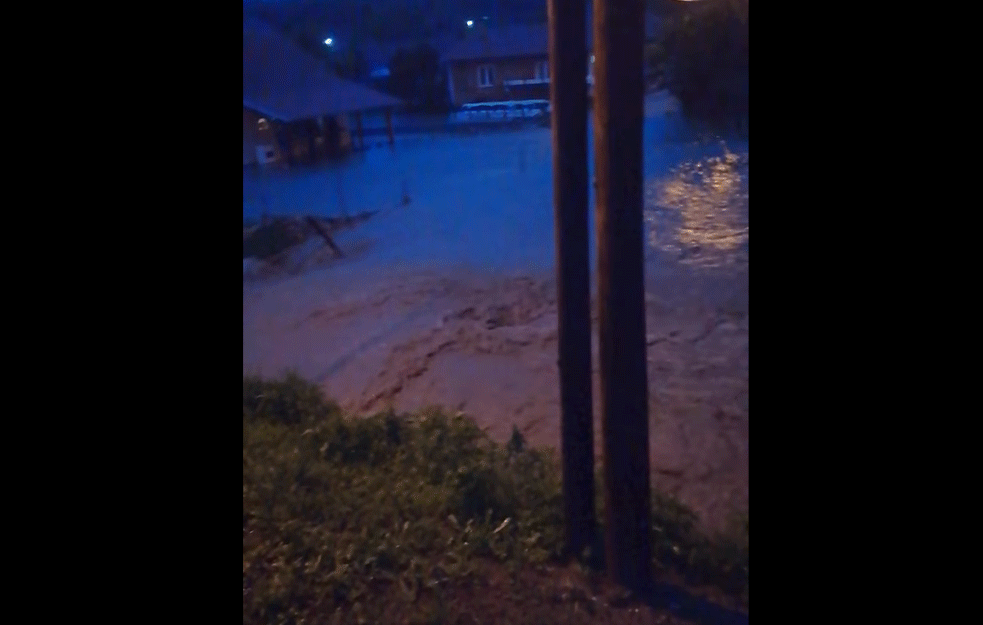 POTOP U KRAGUJEVCU: <span style='color:red;'><b>Poplavljeno</b></span> deset naselja, voda u kućama i podrumima! (VIDEO)