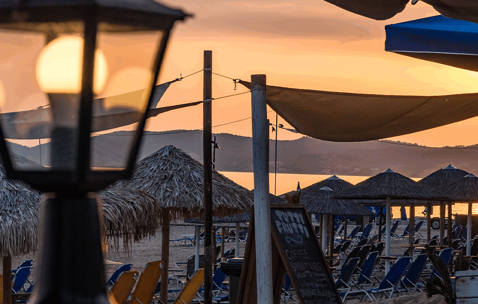 STRAVIČNA SCENA NA TASOSU: Žena PREMINULA na PLAŽI, nije joj bilo SPASA ni nakon POLA SATA REANIMIRANJA