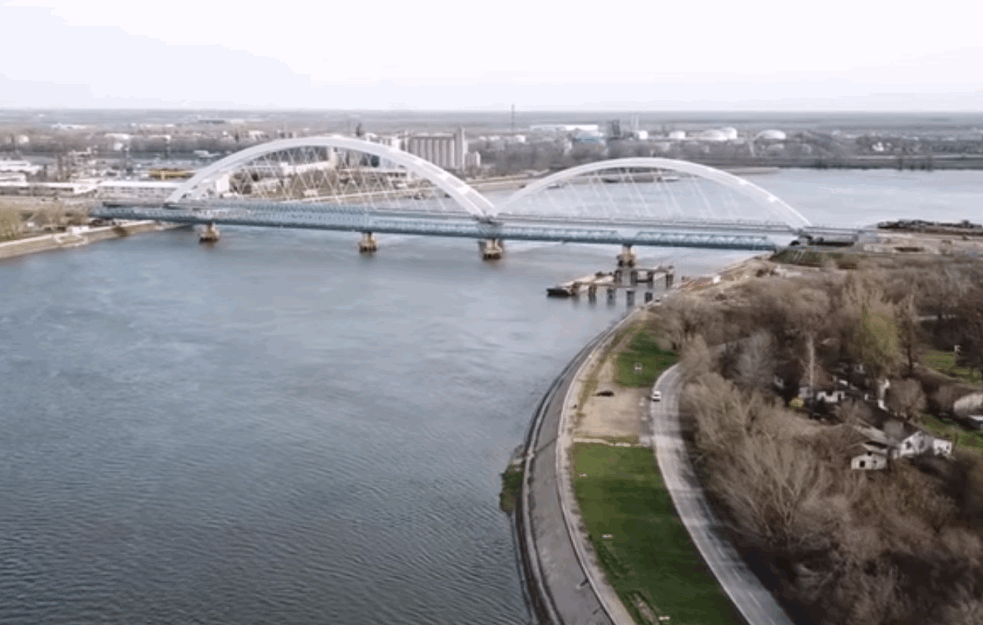 Spas u poslednjem trenutku, Podgoričanku u Novom Sadu nosio Dunav, onda se začulo za<span style='color:red;'><b>pomaganje</b></span>