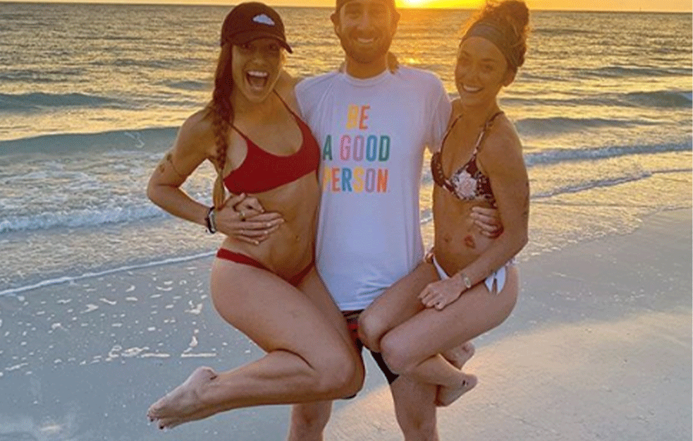 OD SEKSA U TROJE DO ZAJEDNIČKOG ŽIVOTA I PRINOVE: U <span style='color:red;'><b>skladan brak</b></span> uključili i nju!