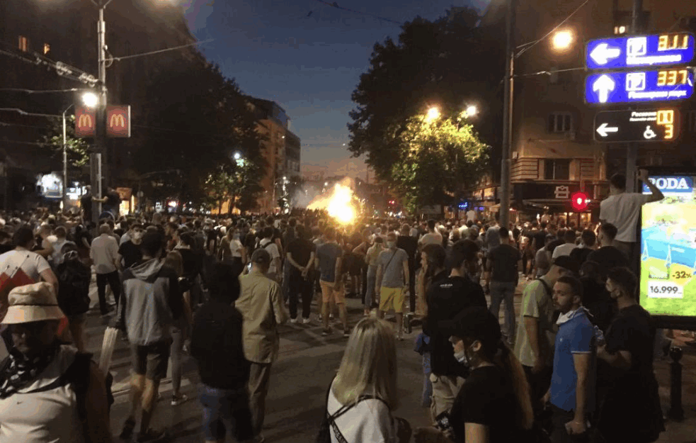 Da poljoprivrednici traktorima dođu u Beograd, a pridruže im se svi nastavnici, profesori, roditelji