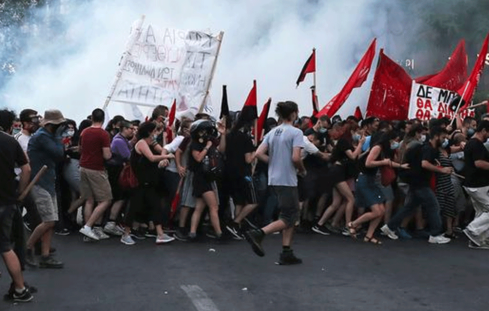 TRAŽE VEĆE PLATE: Štrajk u Grčkoj, prekid u drumskom, vazdušnom i trajektnom saobraćaju
