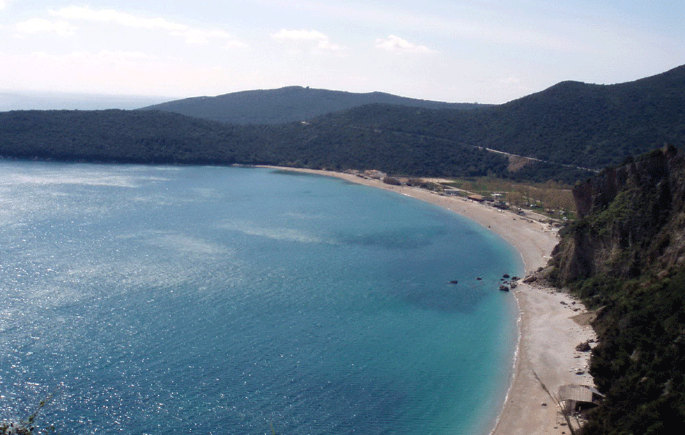  <span style='color:red;'><b>Budva</b></span> puna naših turista, mnogi uskočili u vodu - temperature preko 20 stepeni