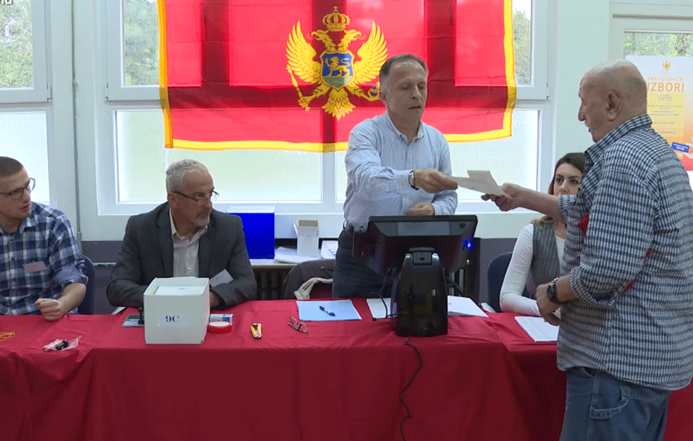 Državna <span style='color:red;'><b>izborna komisija</b></span> predlaže: CRNOGORCI NA IZBORE SA ISTEKLIM DOKUMENTIMA?