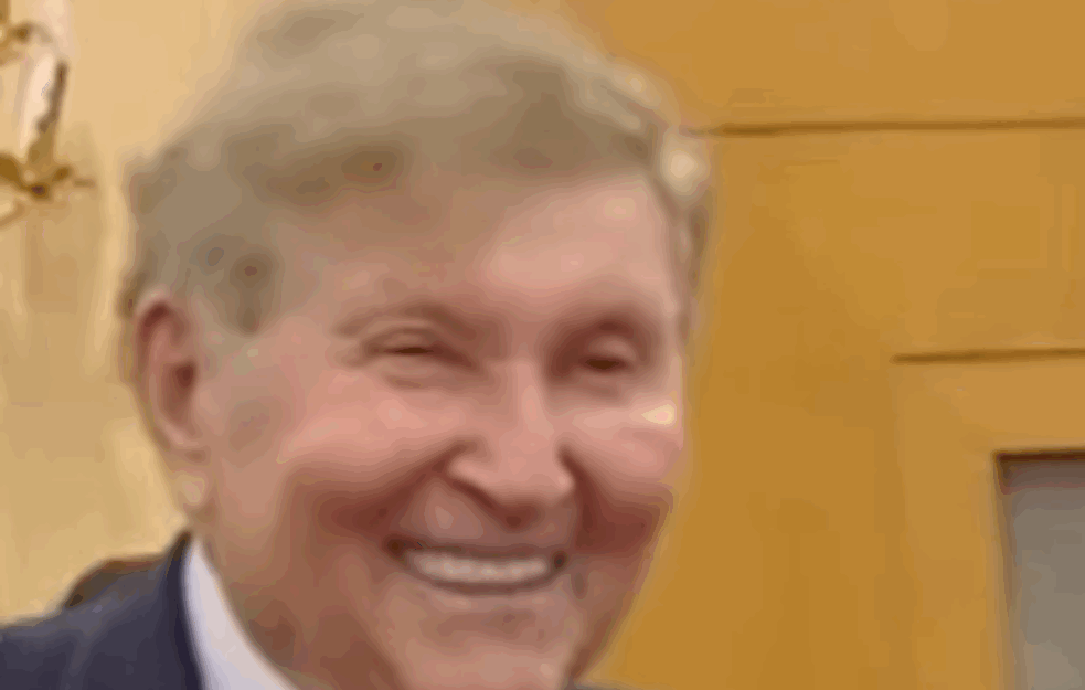 MISLIO JE DA NIKAD NEĆE UMRETI! Američki MEDIJSKI <span style='color:red;'><b>MAGNA</b></span>T preminuo u 97. godini!