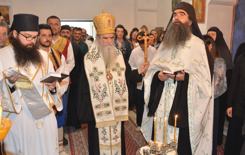 Vučić se sastao sa AMFILOHIJEM i JOANIKIJEM: <span style='color:red;'><b>Srbija i Crna Gora</b></span> da nastave da razvijaju sveobuhvatne odnose