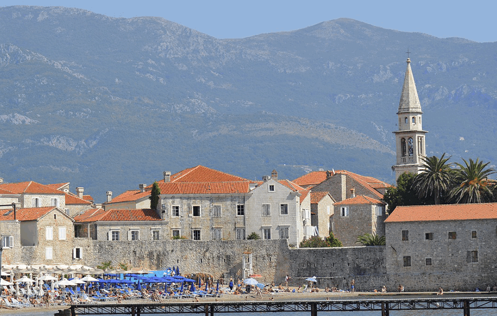 Po povratku sa mora računajte i na KARANTIN! Tiodorović ukazao kada je ovo moguće da se uvede kao <span style='color:red;'><b>nova mera</b></span>