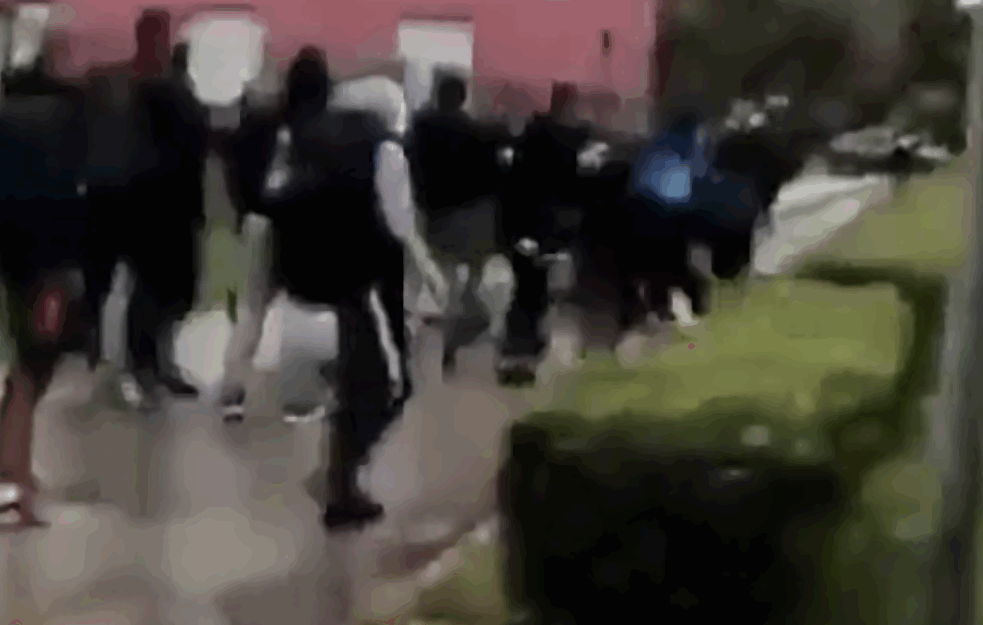 TINEJDŽERI U VUKOVARU NAPALI SRPSKU DECU: Tuča izbila zbog NACIONALNE PRIPADNOSTI?! (VIDEO)
