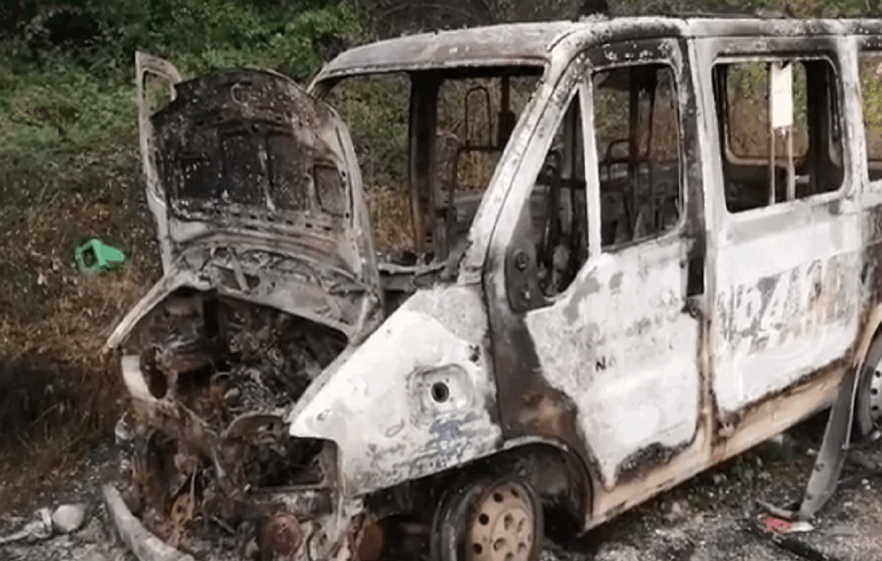 KO JE UKRAO SANITETSKO VOZILO? Snimak spaljenih kola Hitne pomoći u Kraljevu (VIDEO) 