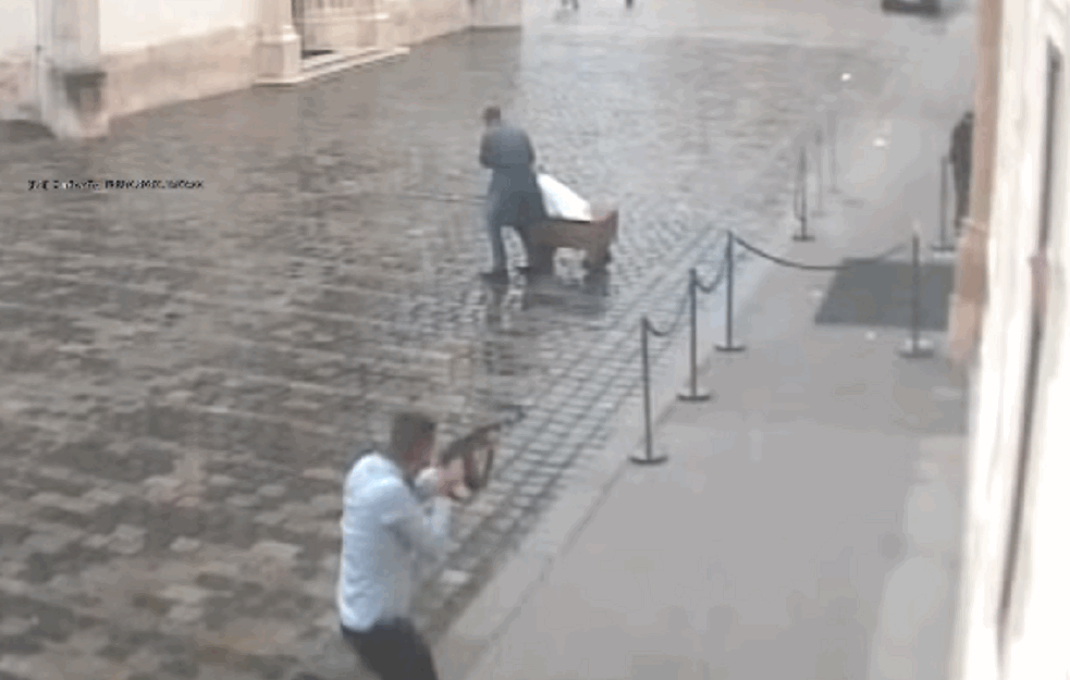 UZNEMIRUJUĆI SNIMAK UŽASA U ZAGREBU: Napad Bezuka na Vladu Hrvatske teororistički akt? (VIDEO) 